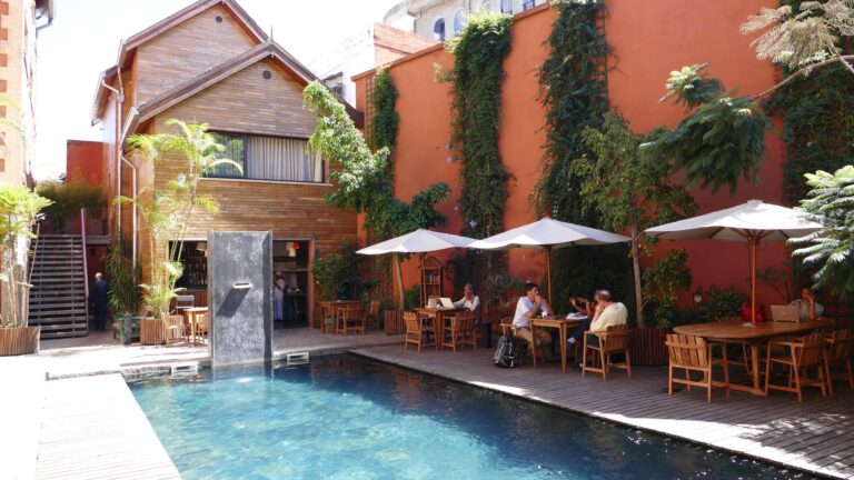Sakamanga hotel pool area