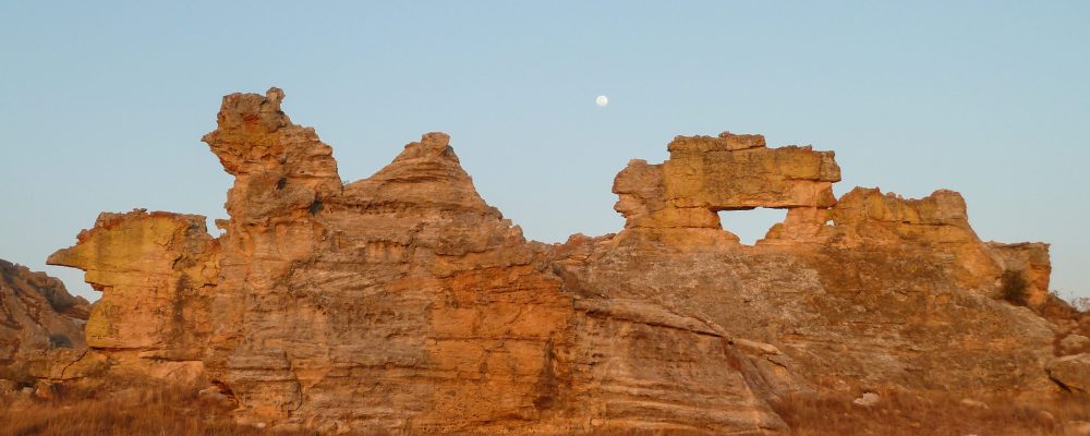 Isalo_-_Fenetre_de_Isalo - banner